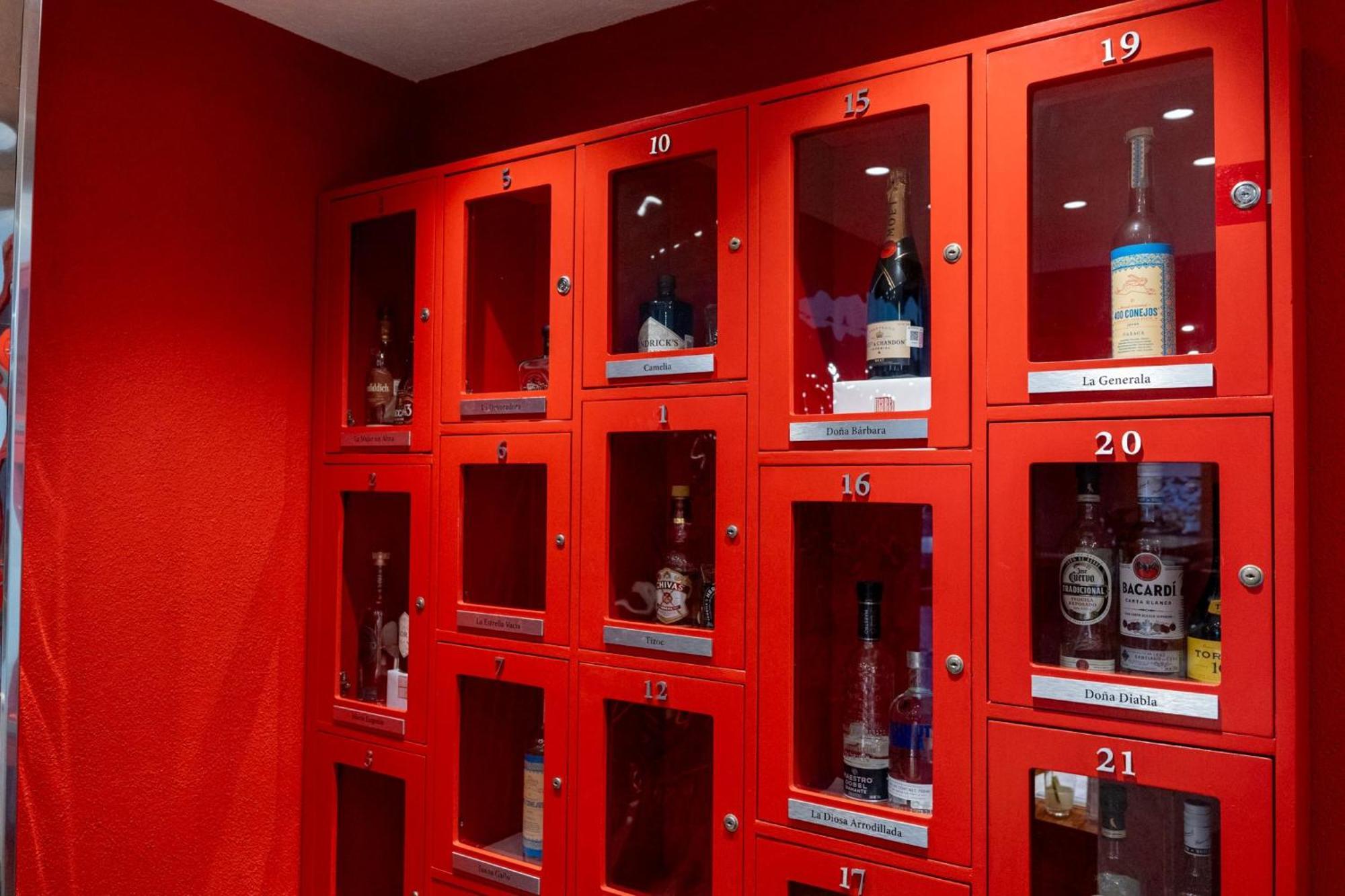 Camino Real Pedregal Mexico Hotel Exterior foto Wine lockers at a wine bar