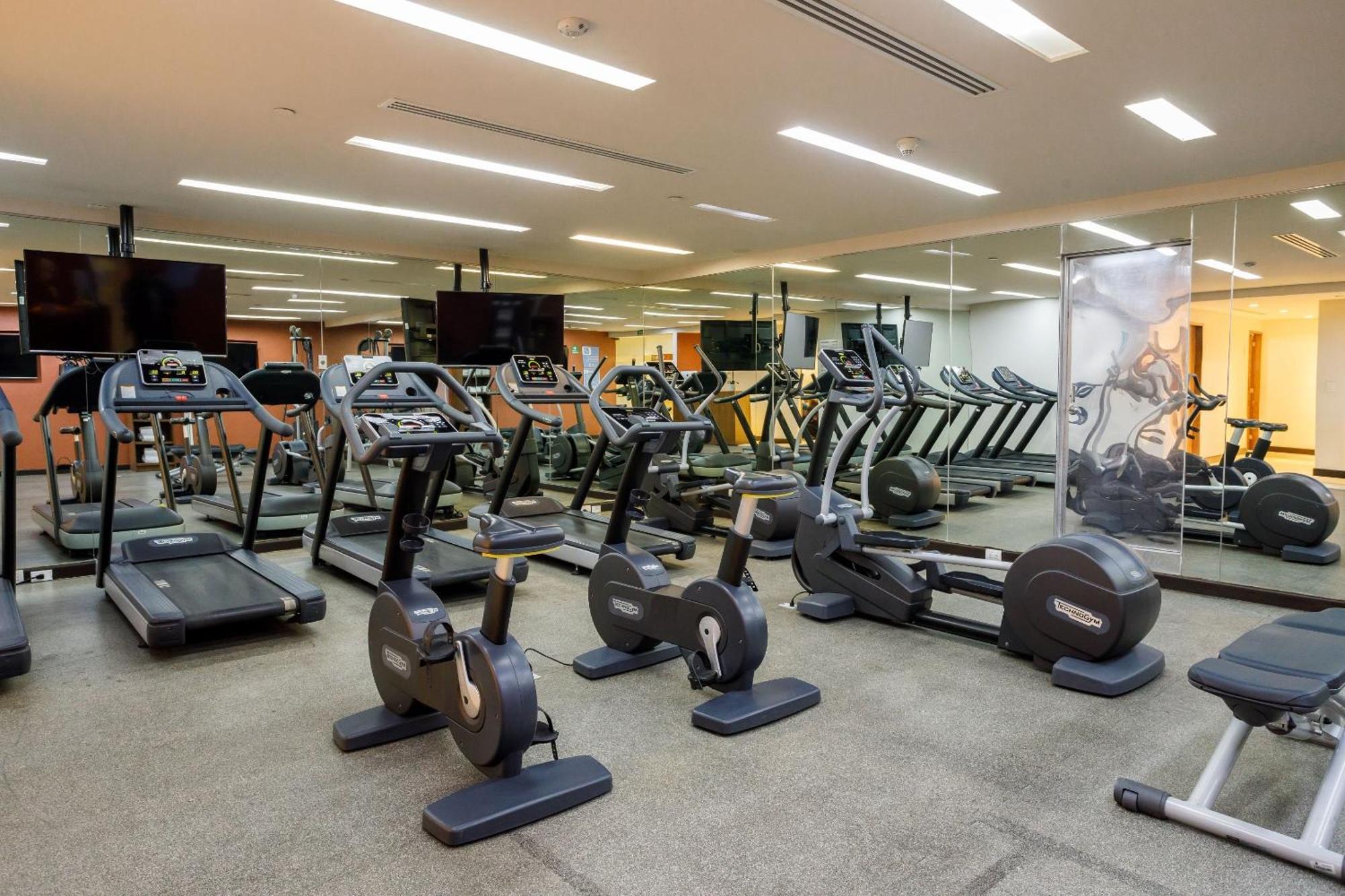 Camino Real Pedregal Mexico Hotel Exterior foto A gym at a hotel